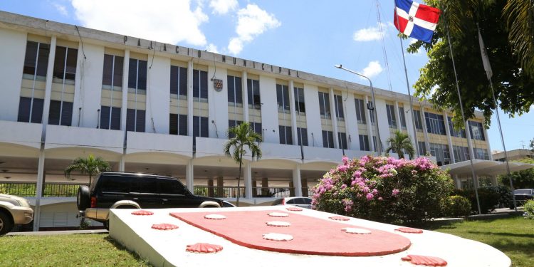 Alcaldía de Santiago reitera la prohibición de vehículos pesados por el centro de la ciudad