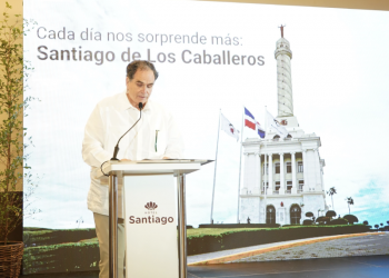 González Cuadra exhorta a la unidad para impulsar el crecimiento de Santiago