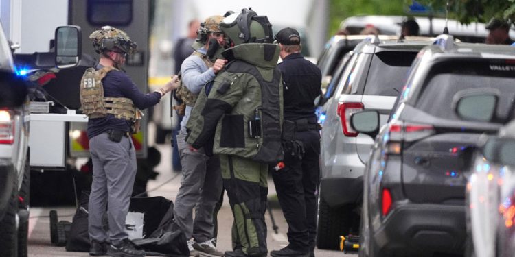 FBI y la policía responden a un "ataque terrorista"