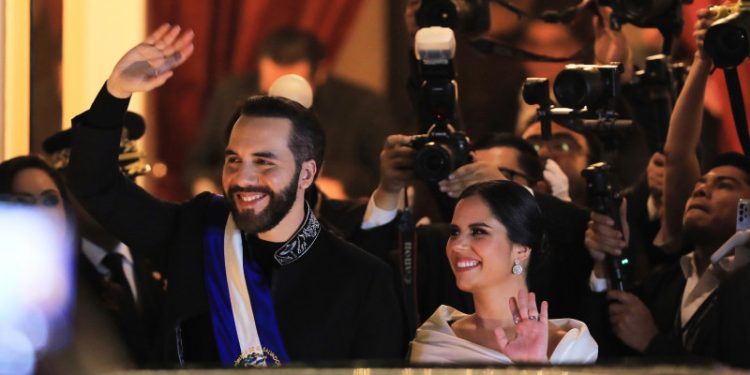 Nayib Bukele defiende las medidas de su gobierno