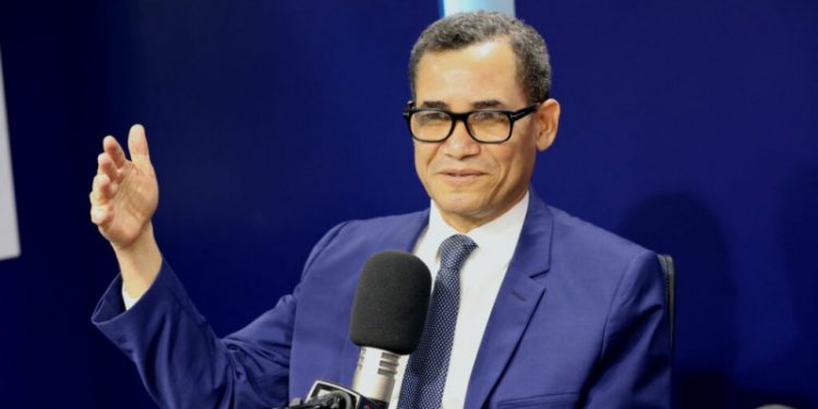 Olivares: Empresarios quieren tope a cesantía