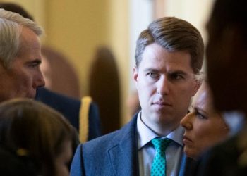 Exfuncionario denuncia intento de Trump de investigarlo