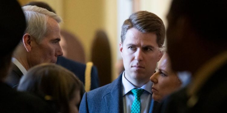 Exfuncionario denuncia intento de Trump de investigarlo