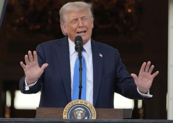 Trump impone restricciones de viajes parciales a venezolanos, cubanos y ciudadanos de otros países