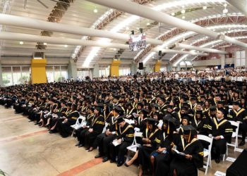 PUCMM celebra su graduación número 112 y entrega 1,111 nuevos profesionales en Santiago