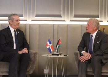 Abinader se reúne con rey de Jordania para tratar acuerdos y lo invita a visitar el país