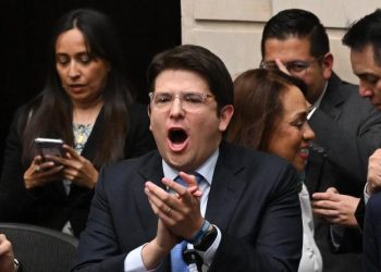 Llevan a cirugía de emergencia al senador colombiano Uribe Turbay por nuevo sangrado cerebral