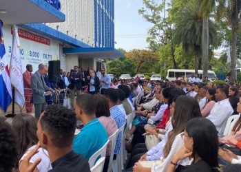 Más de 600 jóvenes dominicanos reciben becas del Mescyt para estudios internacionales