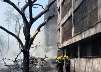 Se estrella avión en India con más de 240 personas