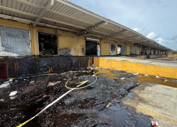 La nave incendiada en el Merca Santo Domindo será sometida a demolición