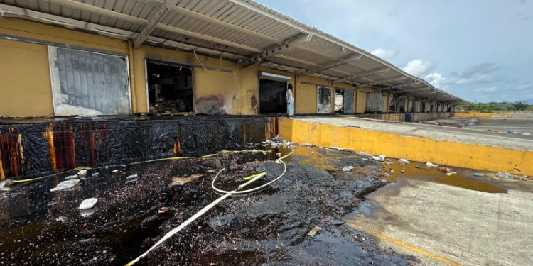 La nave incendiada en el Merca Santo Domindo será sometida a demolición