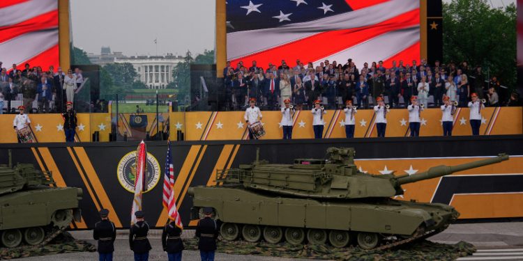 Desfile militar en Washington, mientras protestas en todo EEUU censuran a Trump