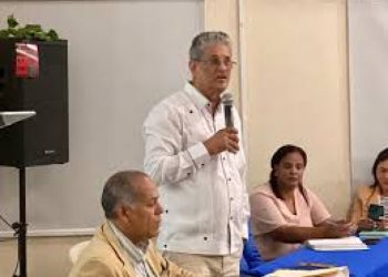 En Santiago no quedará ningún niño fuera de aulas