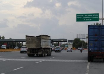 Inician instalación de vibralíneas en peaje de Autopista de Las Américas