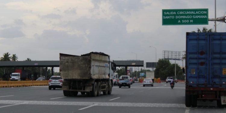 Inician instalación de vibralíneas en peaje de Autopista de Las Américas