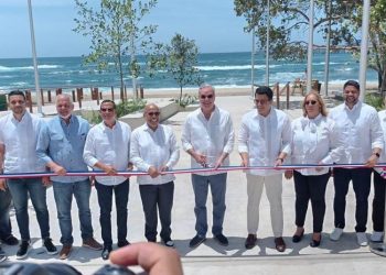Abinader y David Collado encabezan inauguración del malecón de Haina