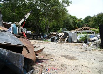 Siguen retirando cachivaches del Mirador Sur