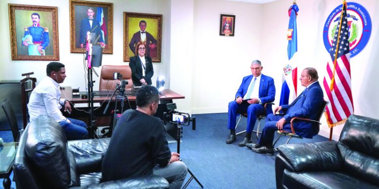 Consulado dominicano en NY cada vez más cerca de la comunidad
