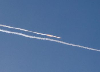 Irán lanza misiles a Israel tras el anuncio de Trump de un alto el fuego