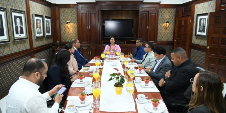 Prohibición de giro a la izquierda procura evitar accidentes y disminuir tiempo de desplazamiento