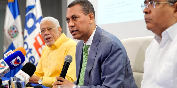 Indotel impone plazo a prestadoras para limpiar bases de datos y exigir cédula y foto para adquirir SIM