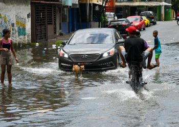 Vaguada y onda tropical provocan inundaciones en varias zonas del Gran Santo Domingo