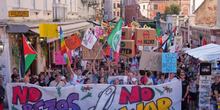 Protestas contra Jeff Bezos en Venecia