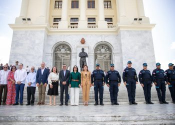 Raquel Peña encabeza lanzamiento del nuevo modelo de servicio policial en Santiago