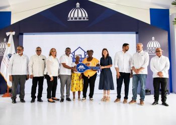 Raquel Peña entrega 40 viviendas a damnificados en San Cristóbal y apertura el Dominican Cigar Center 2025