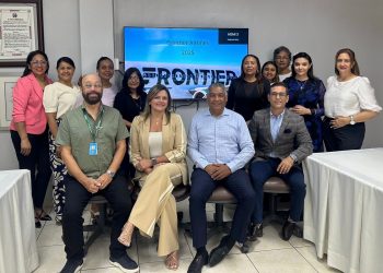 Cluster Turístico de Santiago y Frontier Airlines estrecha vínculos durante un encuentro en Santiago
