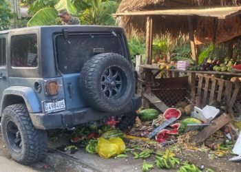 Se accidentan 15 haitianos en vehículo que era perseguido