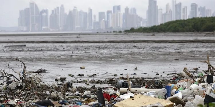 95 países acuerdan impulsar tratado contra los plásticos