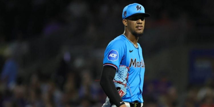 Eury Pérez regresa a MLB tras 628 días y poncha a cinco en su debut