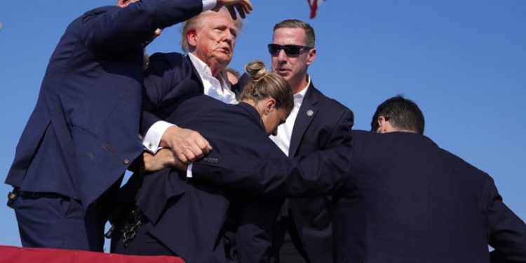 "Se cometieron errores", dice Trump casi un año después de su intento de asesinato