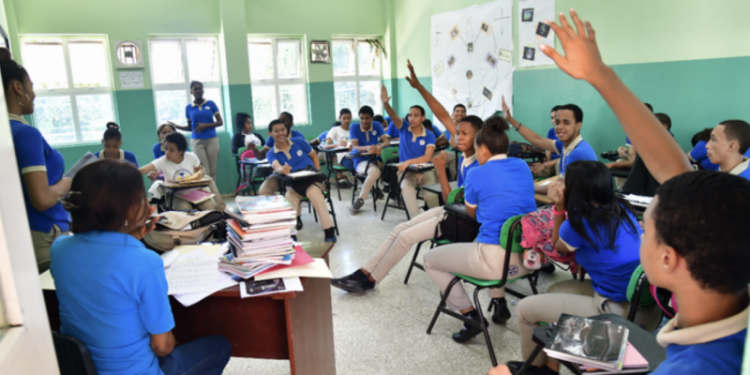 Padres prefieren escuelas de tanda extendida para inscribir a sus hijos, pero no hay cupos