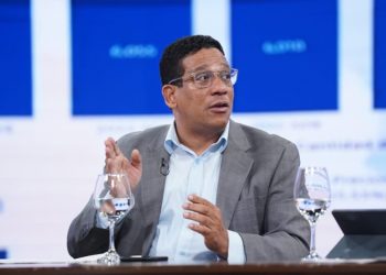 Carlos Pimentel explica modernizaciones de la nueva ley de Compras y Contrataciones Públicas