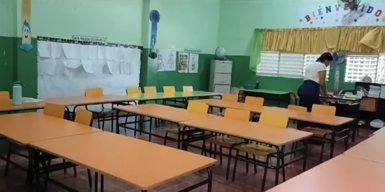 Ministerio de Educación dice emitirá comunicado ante falta de cupos en las escuelas