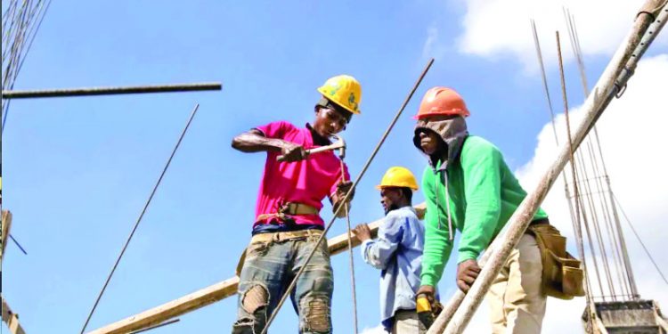 Haitianos que trabajan construcción pagan hasta RD$ 17 mil para regresar a RD irregularmente