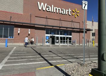 Al menos once heridos en un apuñalamiento masivo en un Walmart en Míchigan (EE.UU.)
