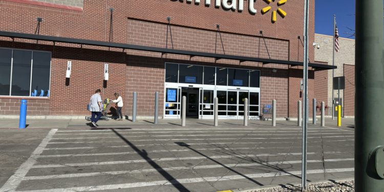 Al menos once heridos en un apuñalamiento masivo en un Walmart en Míchigan (EE.UU.)