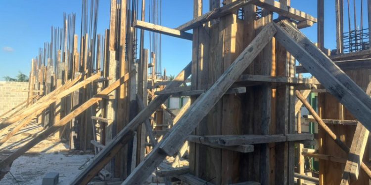 Anuncian colocarán aulas móviles en escuela de Cristo Rey