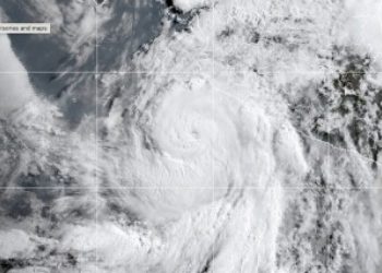 Huracán Flossie sube a categoría 3 frente a las costas del Pacífico mexicano