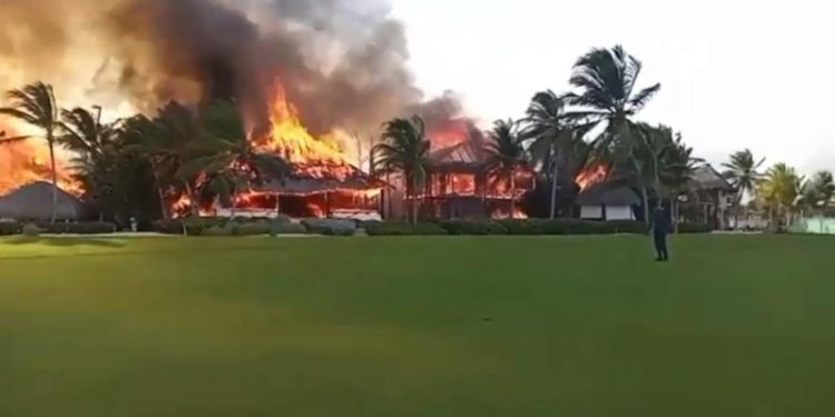 Incendio consume esta tarde villas del complejo turístico Cap Cana