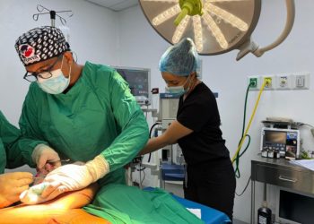 Sisalril propone que el SFS cubra cirugías de mamas gigantes