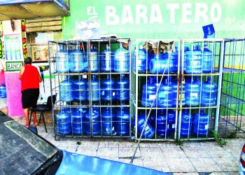 Pro Consumidor asegura 80% de los negocios han dejado de poner botellones en el sol