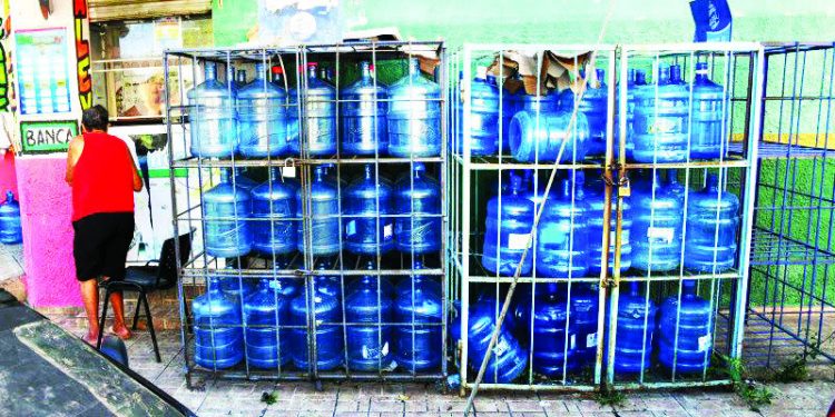 Pro Consumidor asegura 80% de los negocios han dejado de poner botellones en el sol