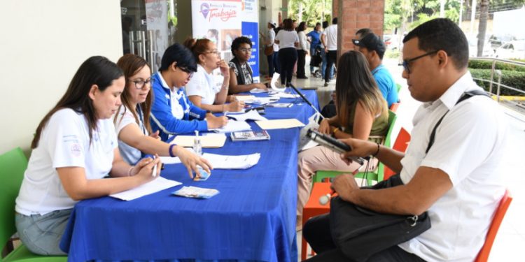 Jóvenes y la búsqueda de un empleo: “Es como una carrera sin final”