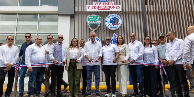 Presidente Abinader inaugura varias obras en la provincia Duarte