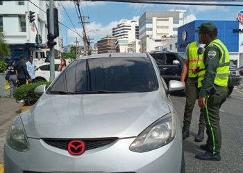 Aplicarán mil pesos de multa a conductores que giren a la izquierda en la Lope de Vega