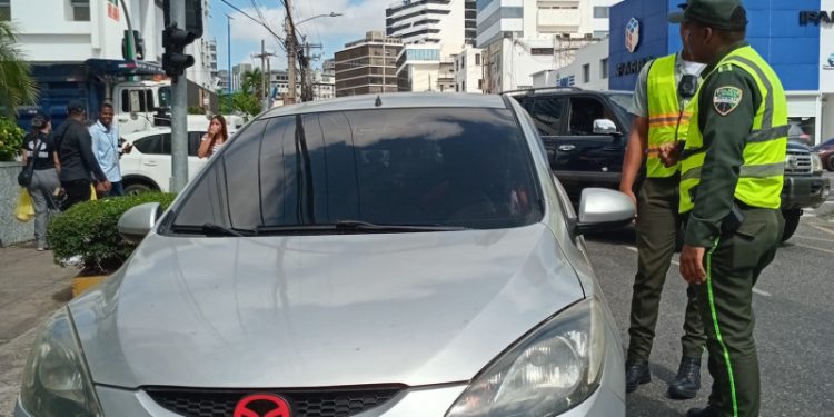 Aplicarán mil pesos de multa a conductores que giren a la izquierda en la Lope de Vega